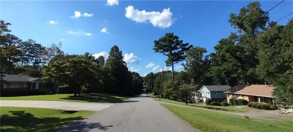 a view of a house with backyard and a tree