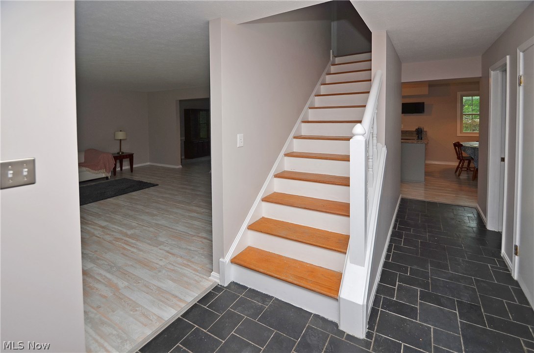 28527 Knickerbocker Road Bay Village, OH 44140 - Photo 16 of 32 Gallery Image 16