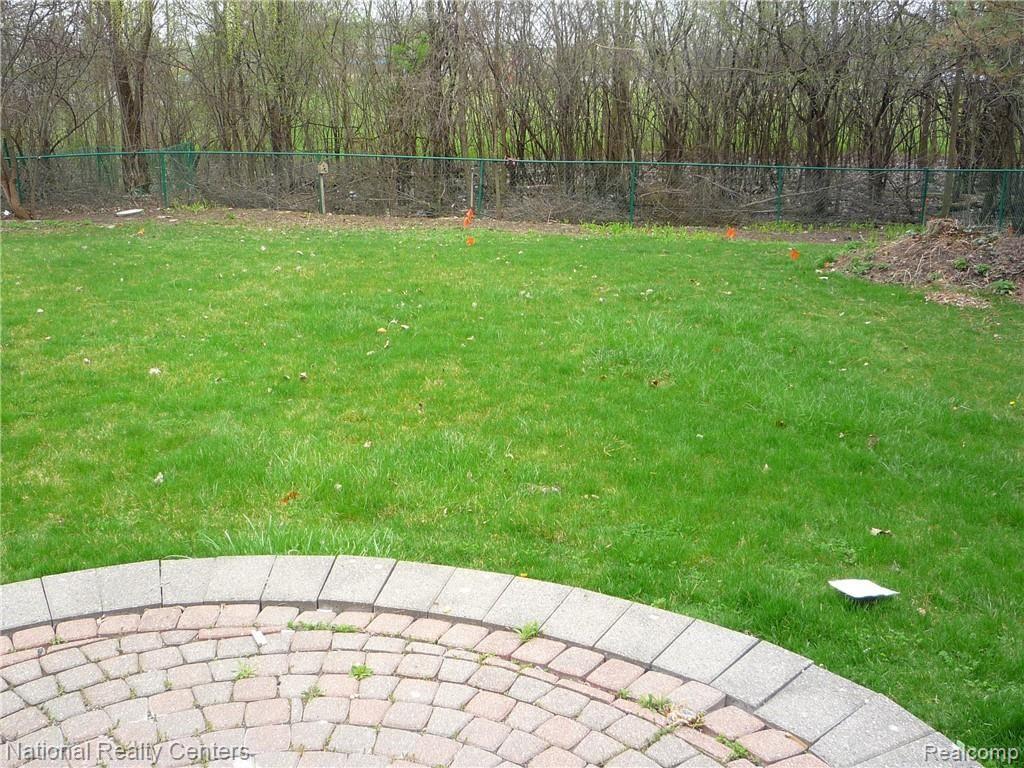5800 Hathaway Road Canton, MI 48187 - Photo 24 of 27 P1050503.JPG