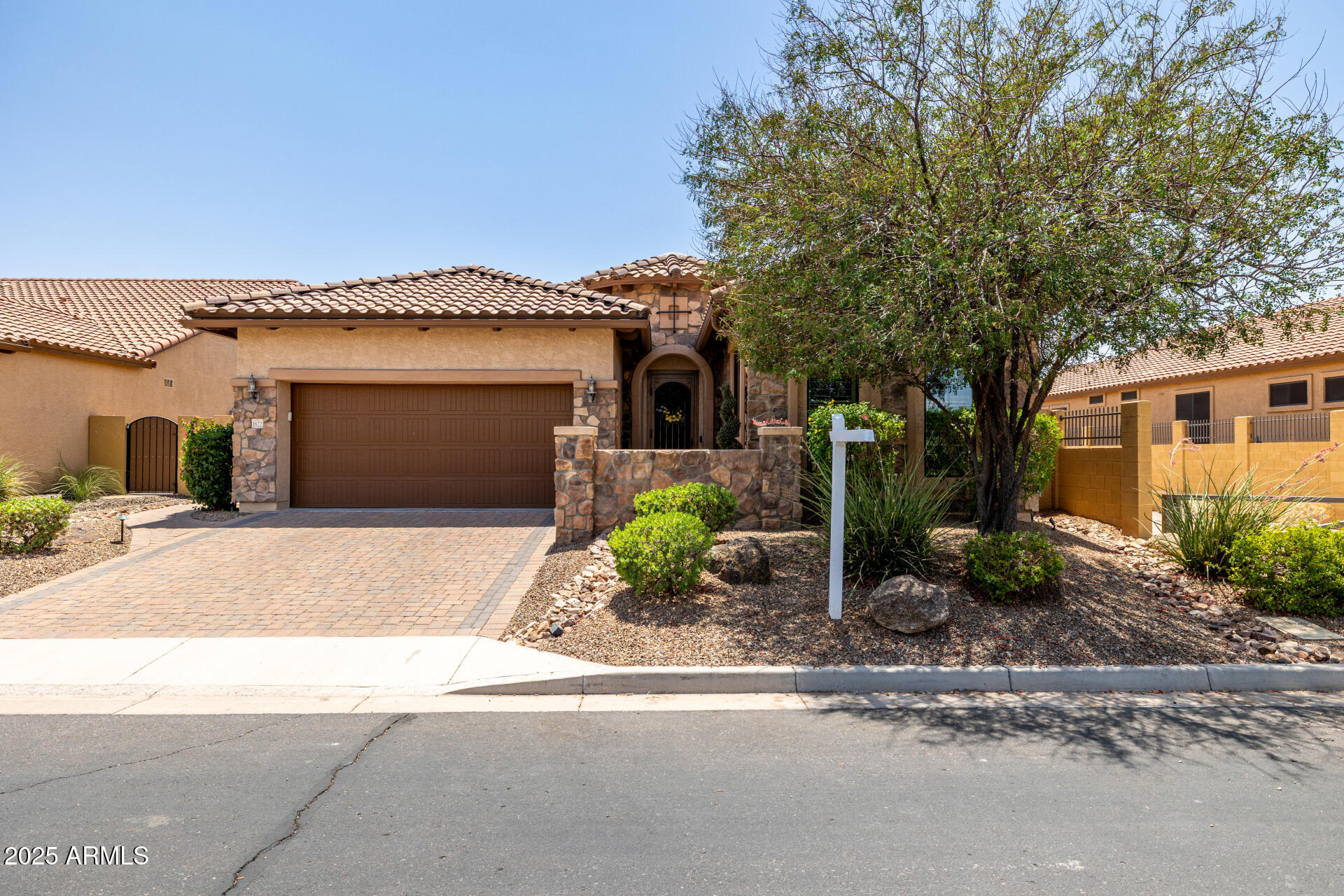 1822 North Waverly Mesa, AZ 85207 - Photo 3 of 91 a front view of a house with garden