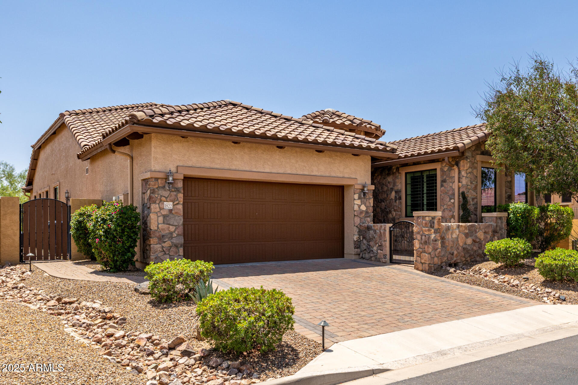 1822 North Waverly Mesa, AZ 85207 - Photo 6 of 91 3 car garage