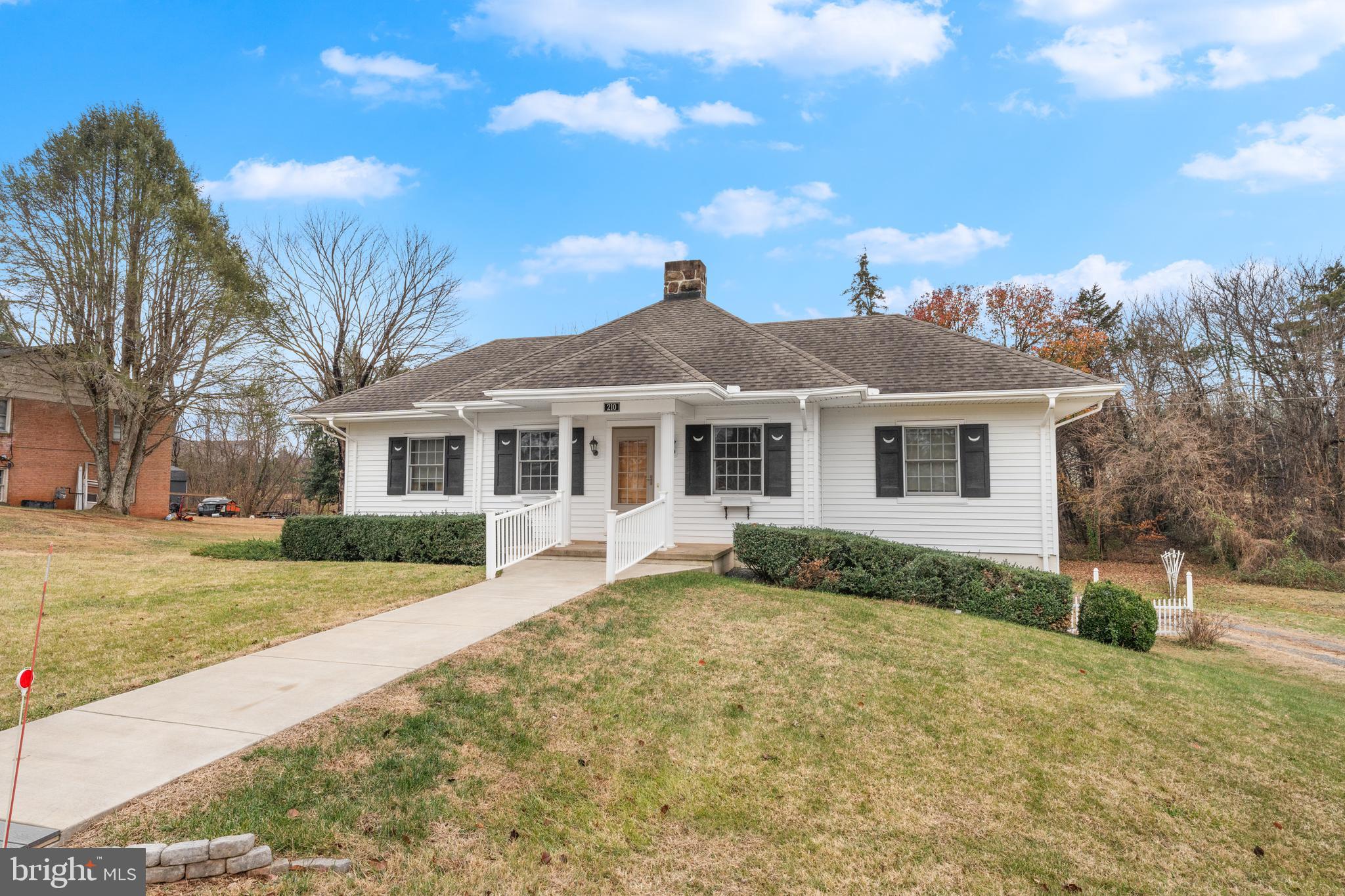 210 Elizabeth Street Culpeper, VA 22701 - Photo 2 of 48 a front view of a house with a yard