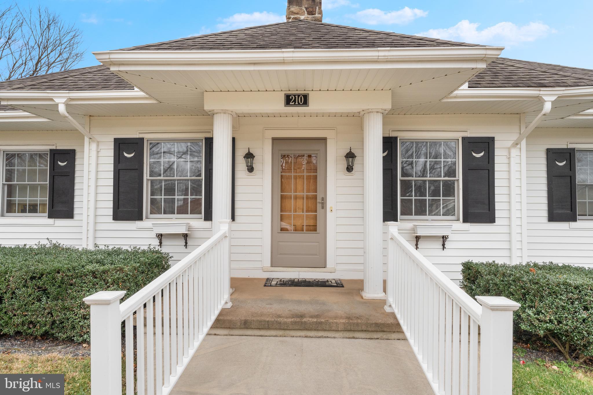 210 Elizabeth Street Culpeper, VA 22701 - Photo 4 of 48 front view of a house with a porch