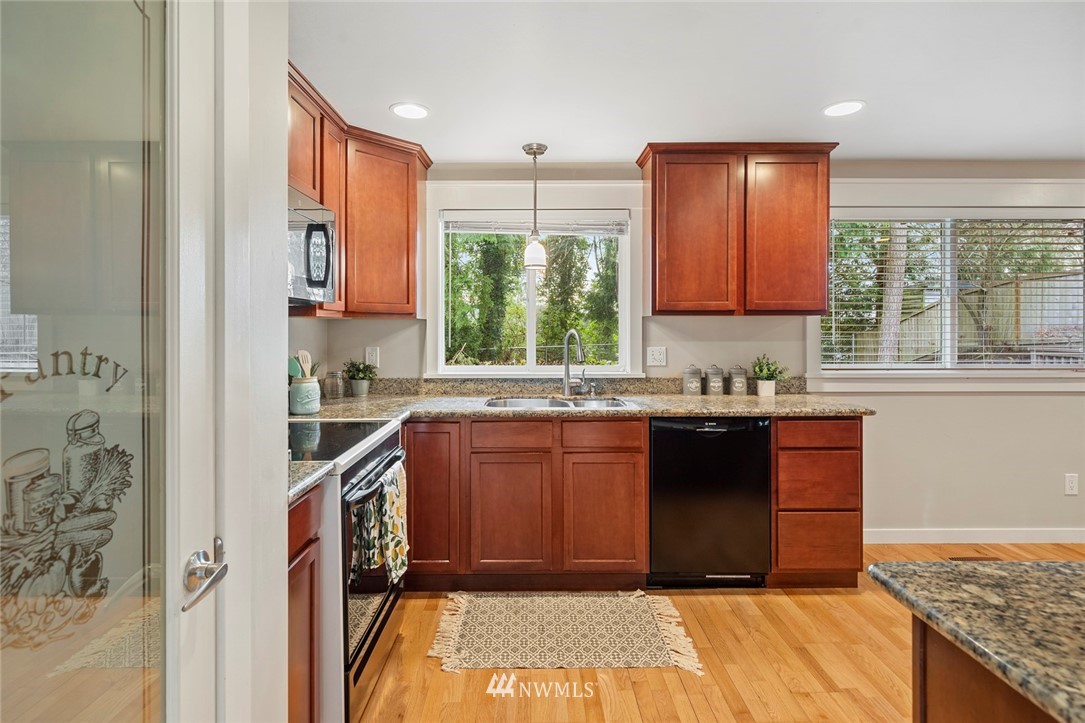 10823 Northeast 154th Court Bothell, WA 98011 - Photo 7 of 27 Gallery Image 7