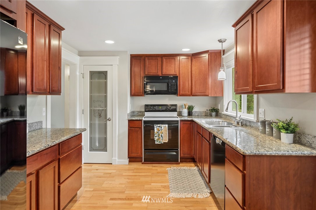 10823 Northeast 154th Court Bothell, WA 98011 - Photo 8 of 27 Gallery Image 8