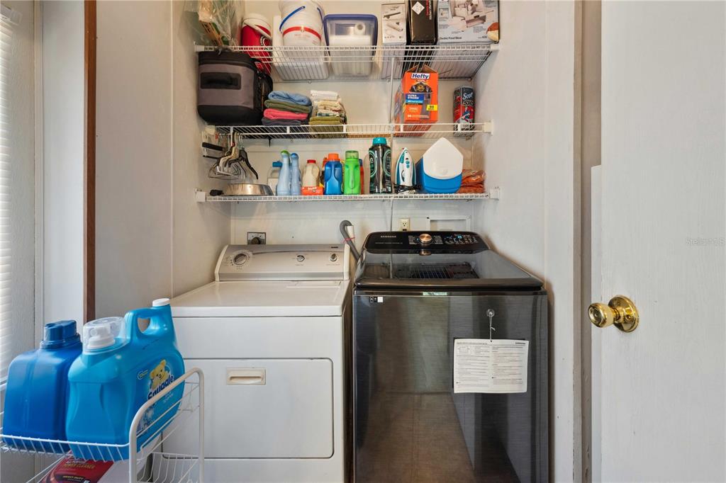 4131 Burwell Road Webster, FL 33597 - Photo 33 of 61 a utility room with dryer and washer