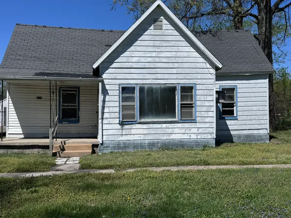 $15,000 | 712 Rhodes Street, Centralia, IL 62801