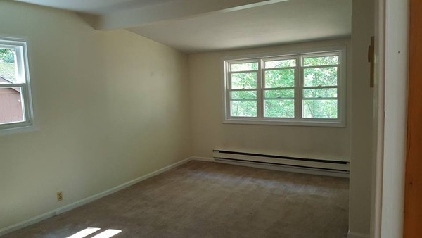 39 Ridge Way Sturbridge, MA 01566 - Photo 15 of 23 an empty room with a window