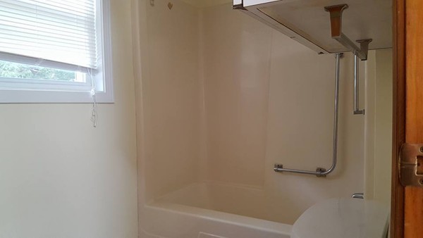 39 Ridge Way Sturbridge, MA 01566 - Photo 20 of 23 a bathroom with a bathtub