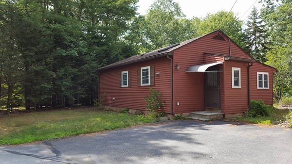 39 Ridge Way Sturbridge, MA 01566 - Photo 2 of 23 a backyard of a house with plants and large tree