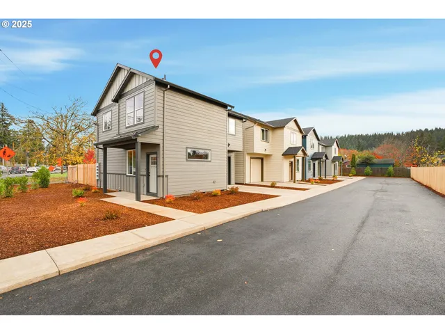 $379,900 | 14722 Southeast Powell Boulevard, Portland, OR 97236