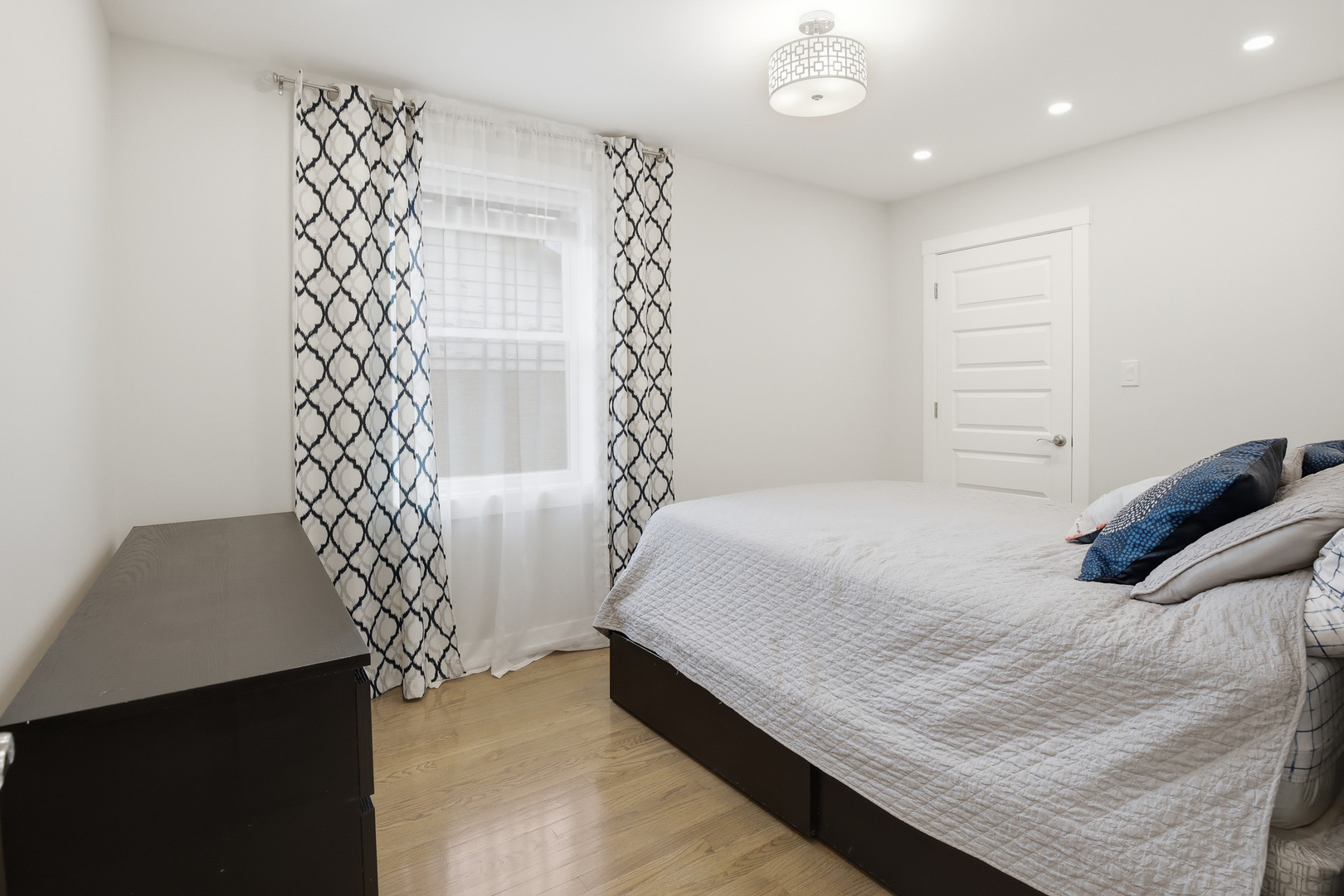 318 Hibbard Road Wilmette, IL 60091 - Photo 13 of 40