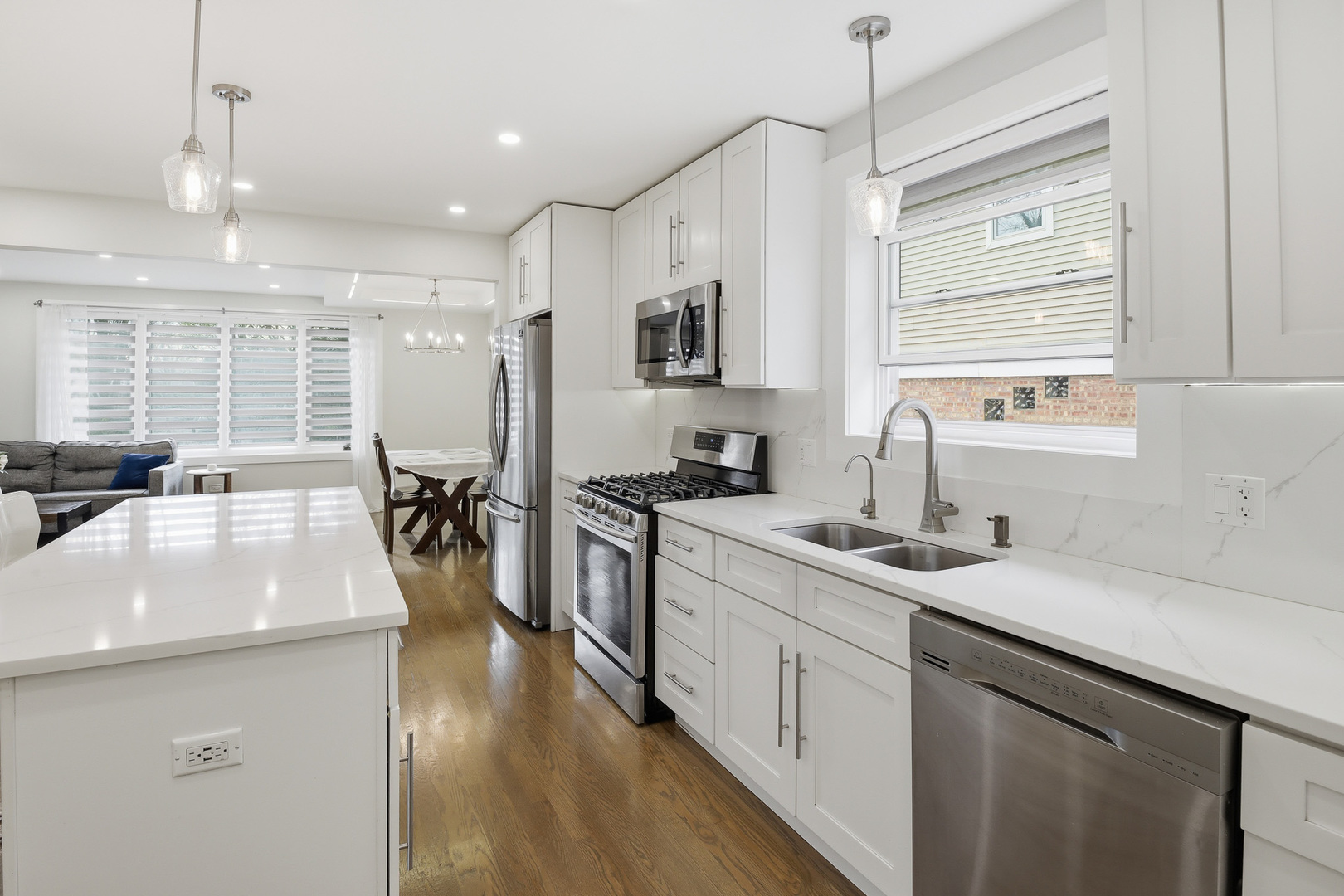 318 Hibbard Road Wilmette, IL 60091 - Photo 6 of 40