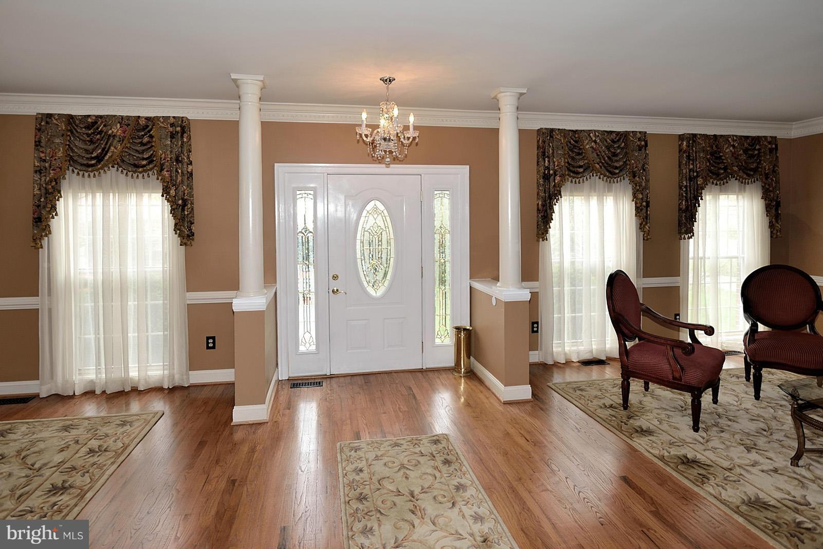 8217 Fort Hunt Road Alexandria, VA 22308 - Photo 2 of 30 Interior (General)