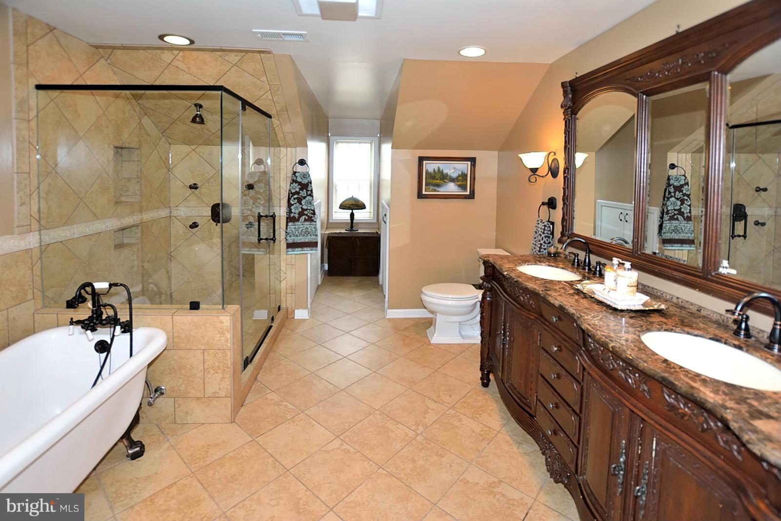 8217 Fort Hunt Road Alexandria, VA 22308 - Photo 13 of 30 Bath (Master)