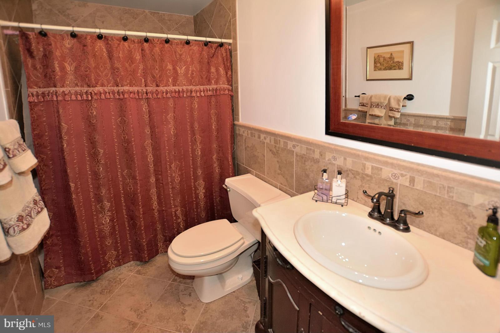 8217 Fort Hunt Road Alexandria, VA 22308 - Photo 19 of 30 Bath