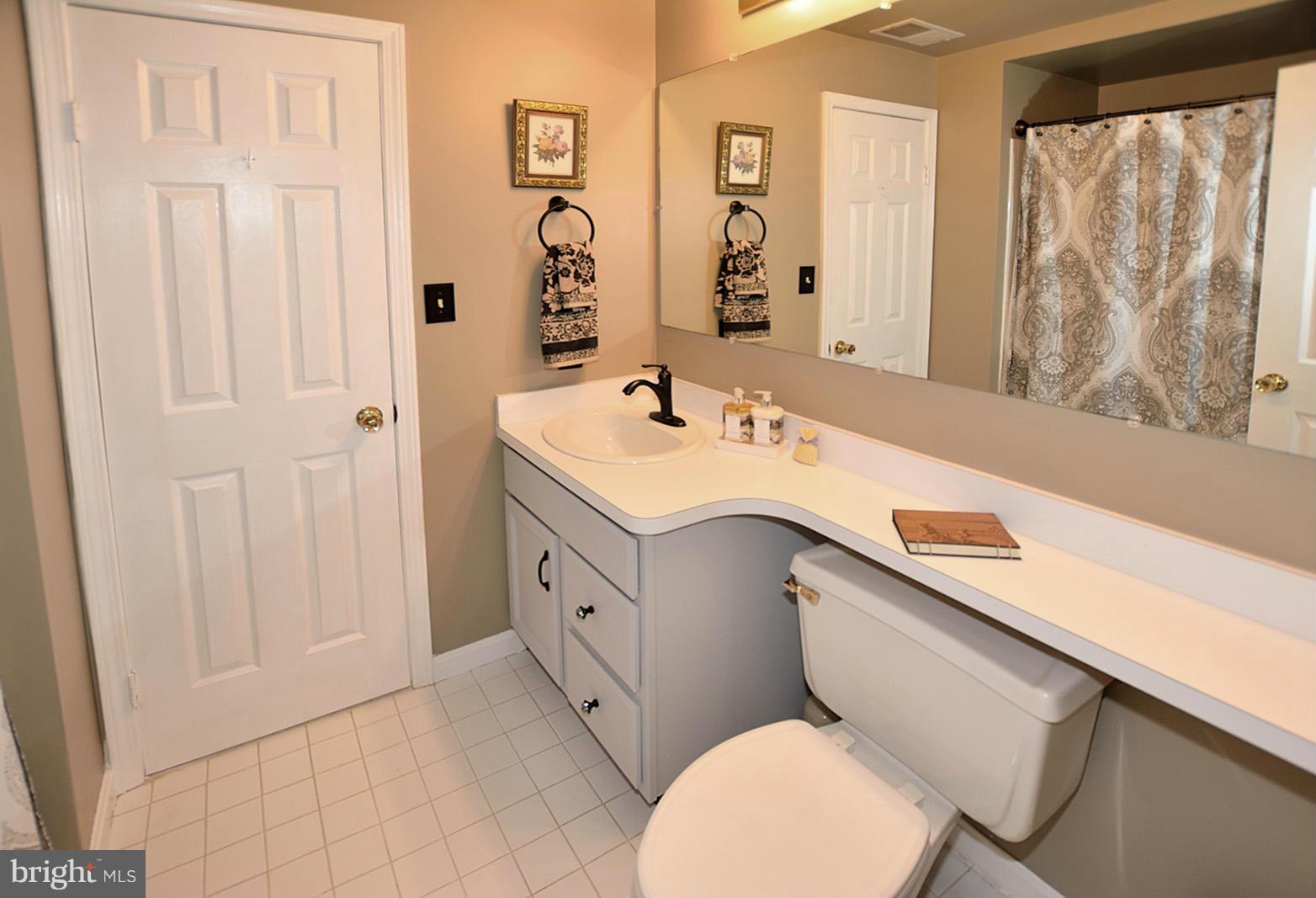 8217 Fort Hunt Road Alexandria, VA 22308 - Photo 23 of 30 Bath