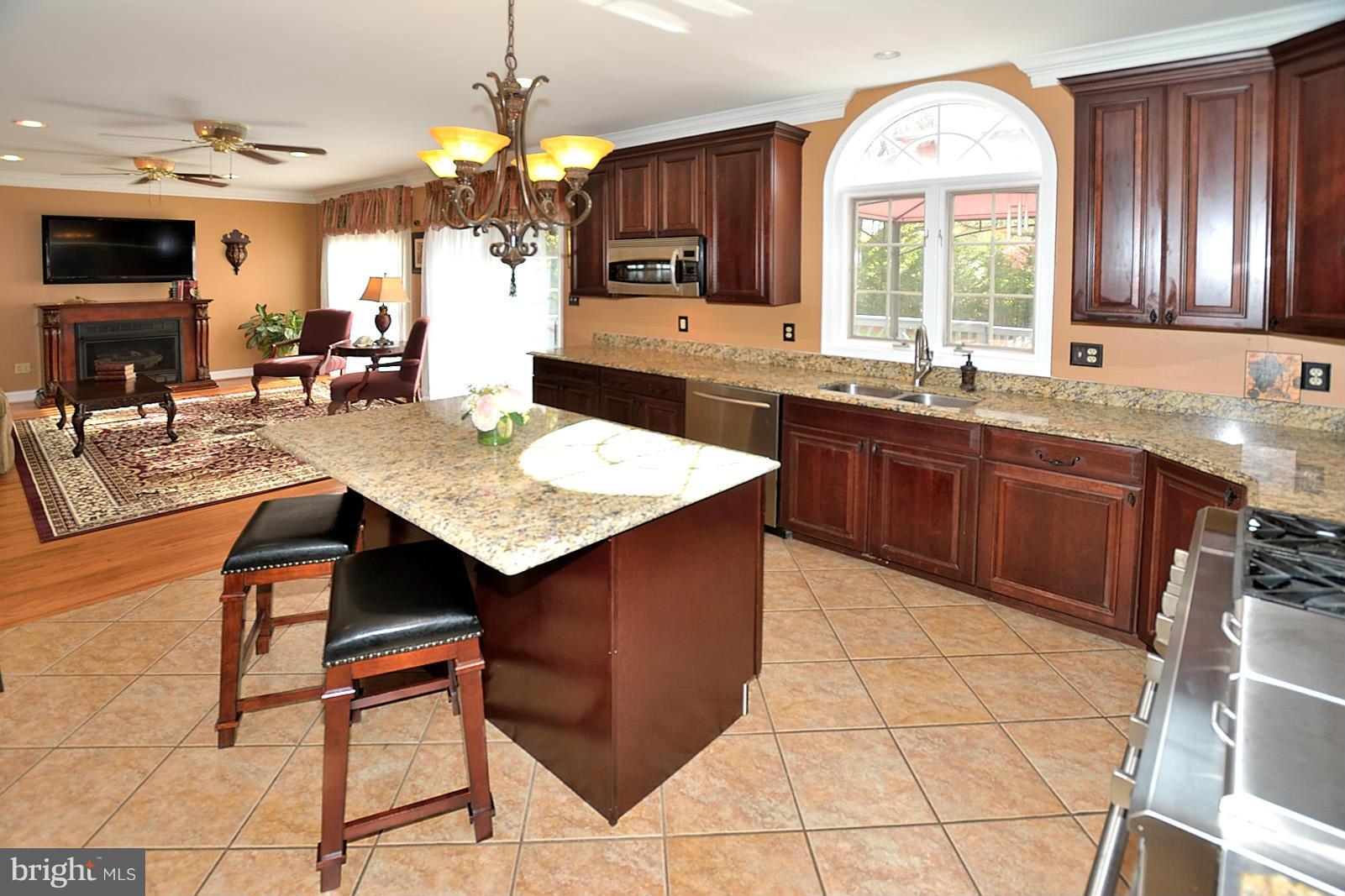 8217 Fort Hunt Road Alexandria, VA 22308 - Photo 7 of 30 Kitchen