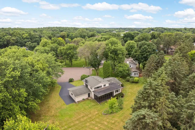 $649,000 | 2040 Vagabond Lane North, Plymouth, MN 55447