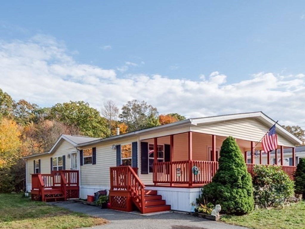 17 Medallion Road Holbrook, MA 02343 - Photo 3 of 39 Gallery Image 3