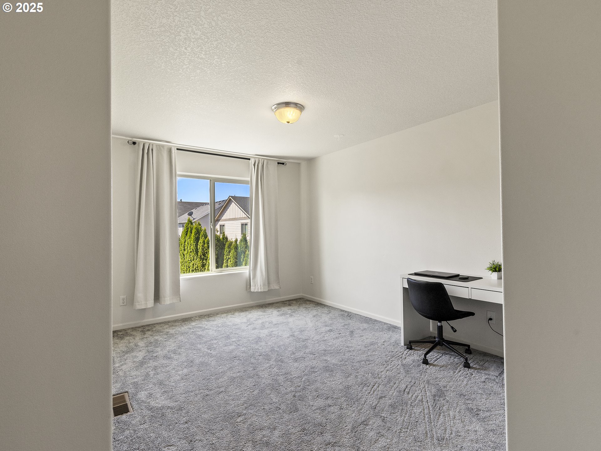 3805 North 3rd Circle Ridgefield, WA 98642 - Photo 17 of 30 a workspace with a window