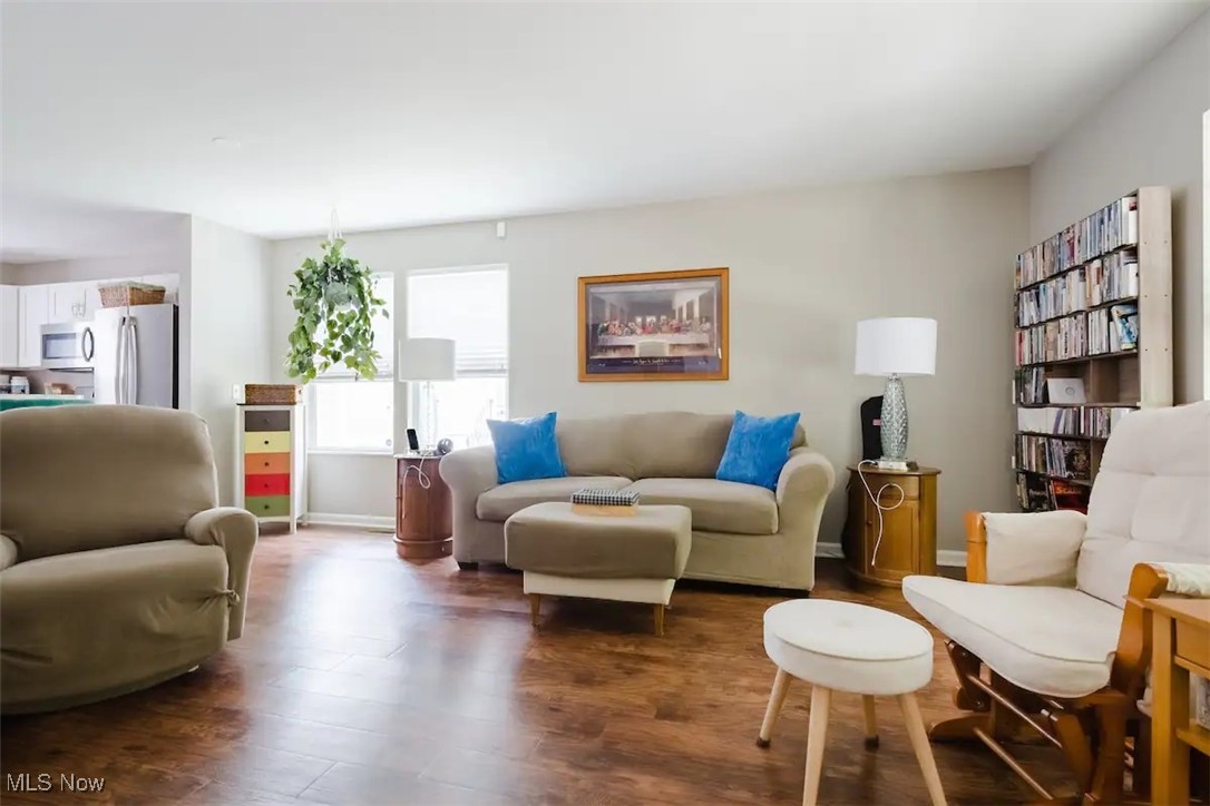 180 Elizabeth Parkway Akron, OH 44304 - Photo 3 of 46 Spacious living area great room with lots of natural light.
