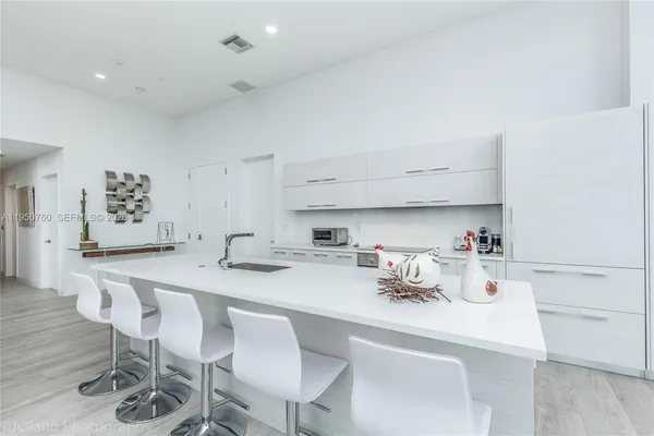 $10,750 | 55 Southwest 9th Street, Unit PH4603, Miami, FL 33130