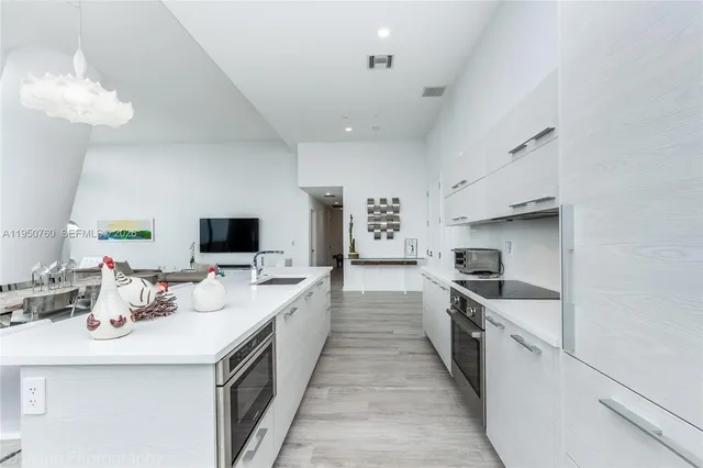 $10,750 | 55 Southwest 9th Street, Unit PH4603, Miami, FL 33130