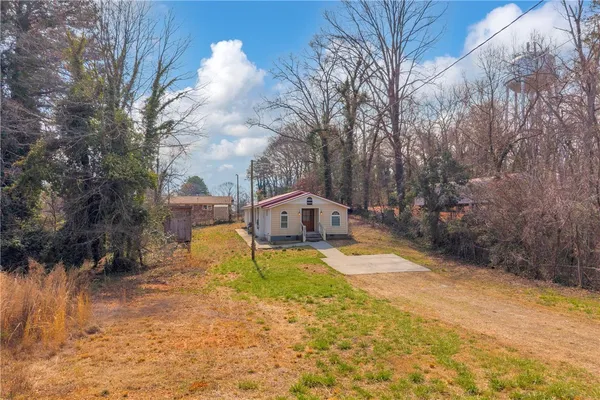 $1,400 | 307 Moore Avenue, Walhalla, SC 29691