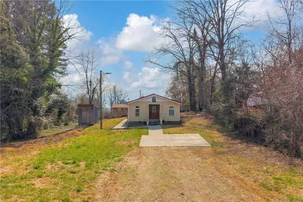 $1,400 | 307 Moore Avenue, Walhalla, SC 29691