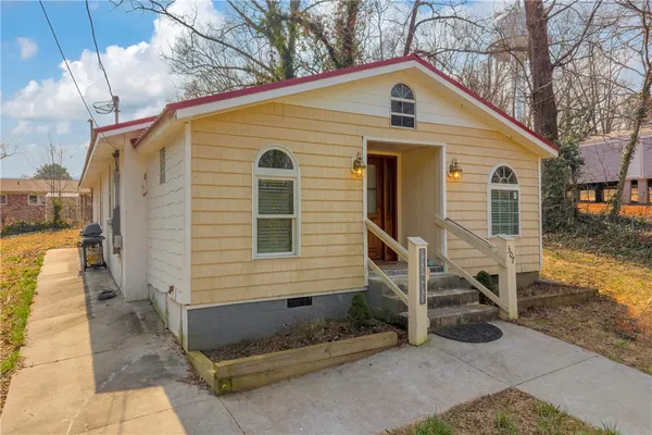 $1,400 | 307 Moore Avenue, Walhalla, SC 29691