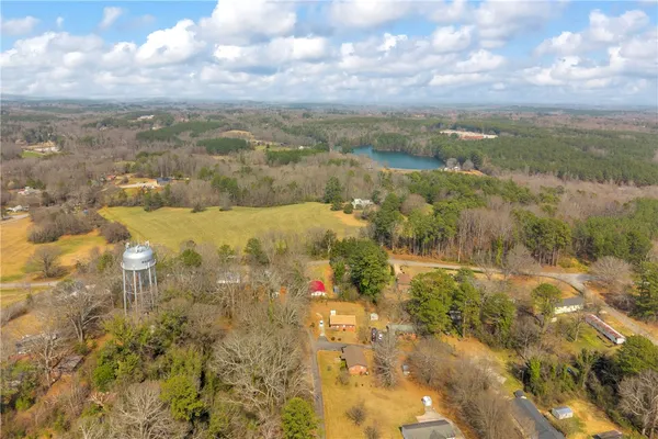 $1,400 | 307 Moore Avenue, Walhalla, SC 29691