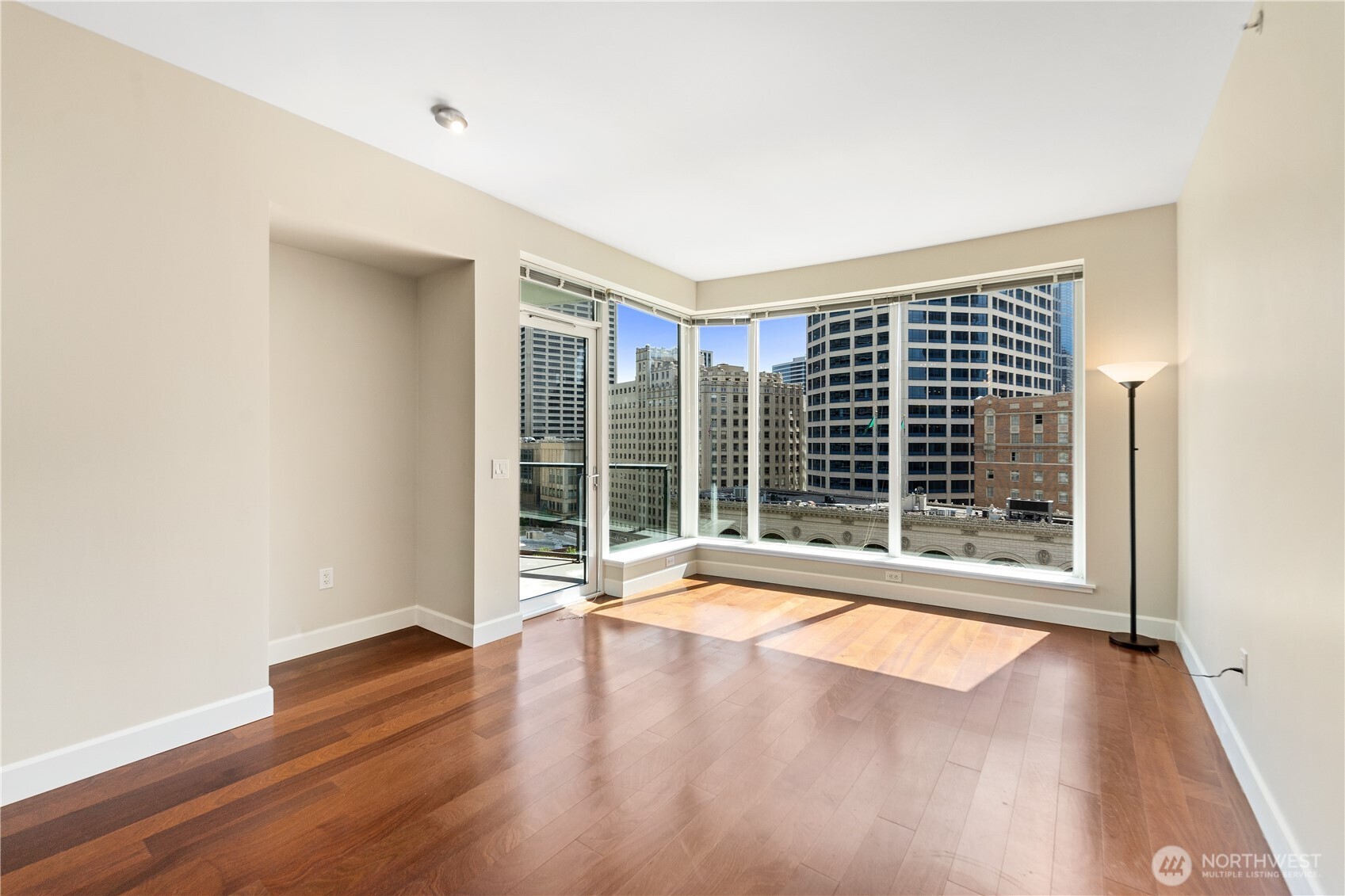 1920 4th Avenue, Unit 907 Seattle, WA 98101 - Photo 3 of 36
