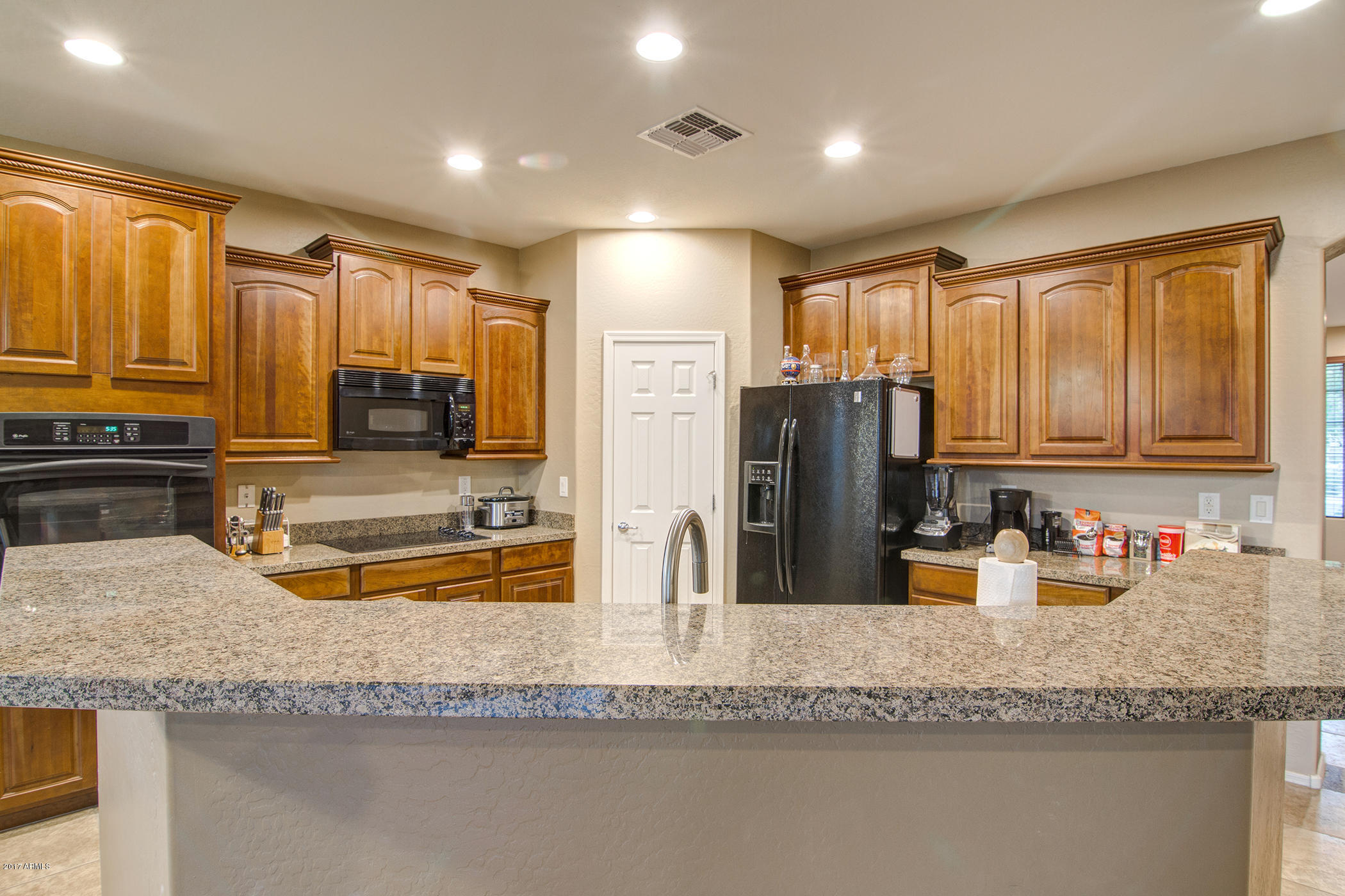 9809 South Reidar Road Laveen, AZ 85339 - Photo 6 of 30 kitchen