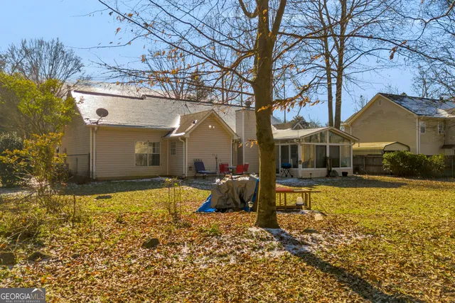 a front view of house with yard