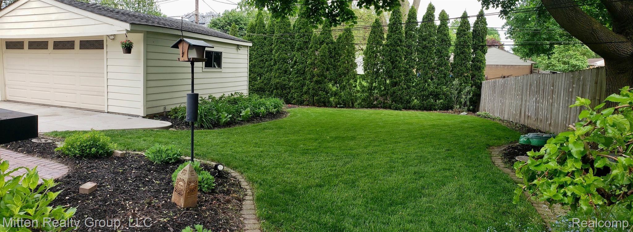 633 Rewold Drive Rochester, MI 48307 - Photo 7 of 19 IMG_1480.jpg