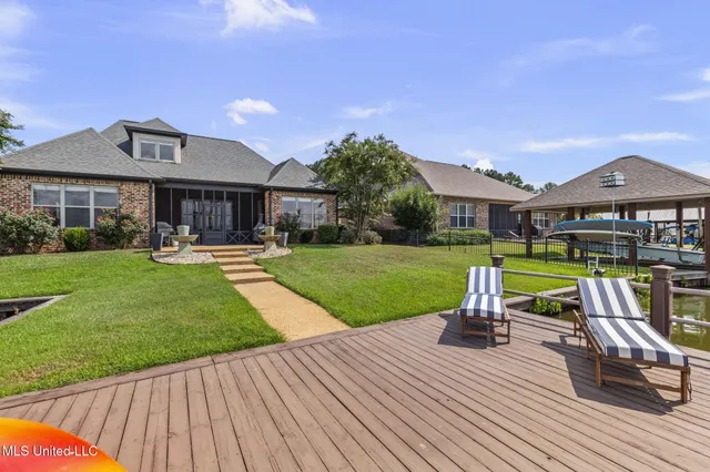 $669,900 | 155 Harbor View Drive, Madison, MS 39110