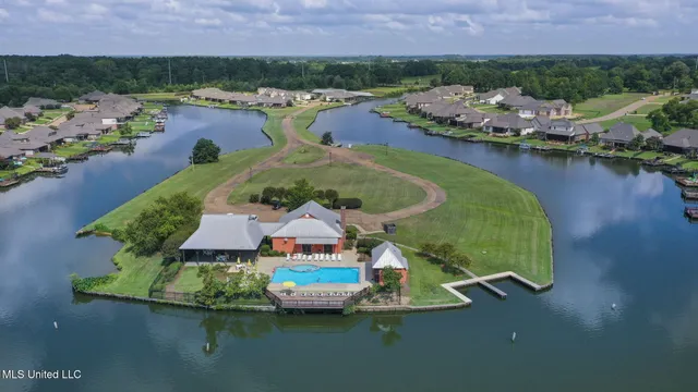 $669,900 | 155 Harbor View Drive, Madison, MS 39110