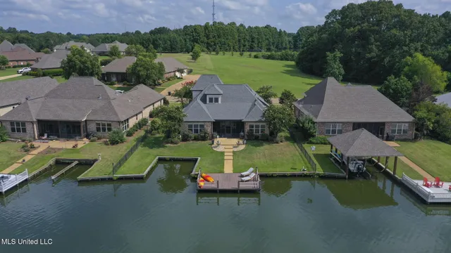 $669,900 | 155 Harbor View Drive, Madison, MS 39110