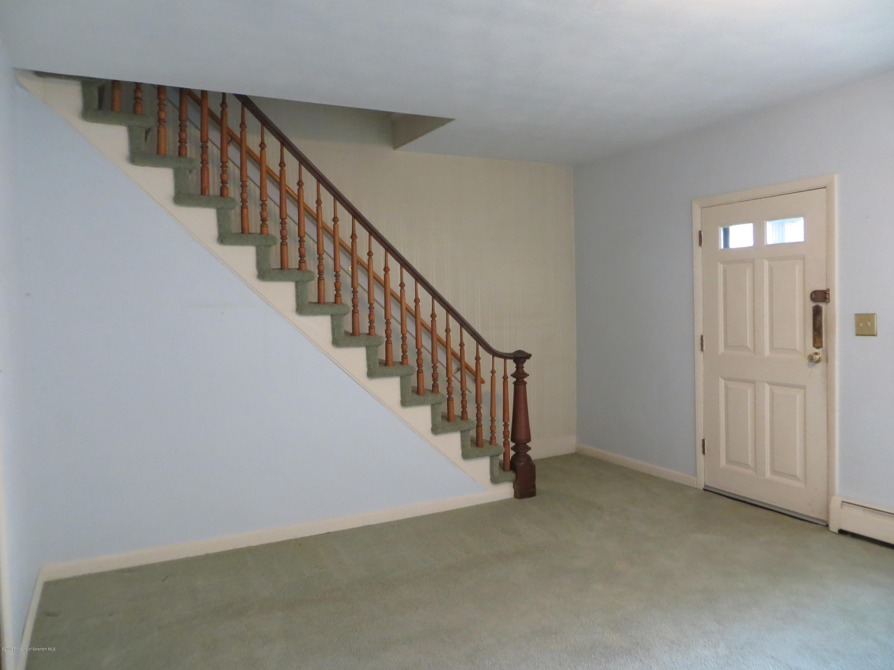207 Main Street Moosic, PA 18507 - Photo 12 of 38