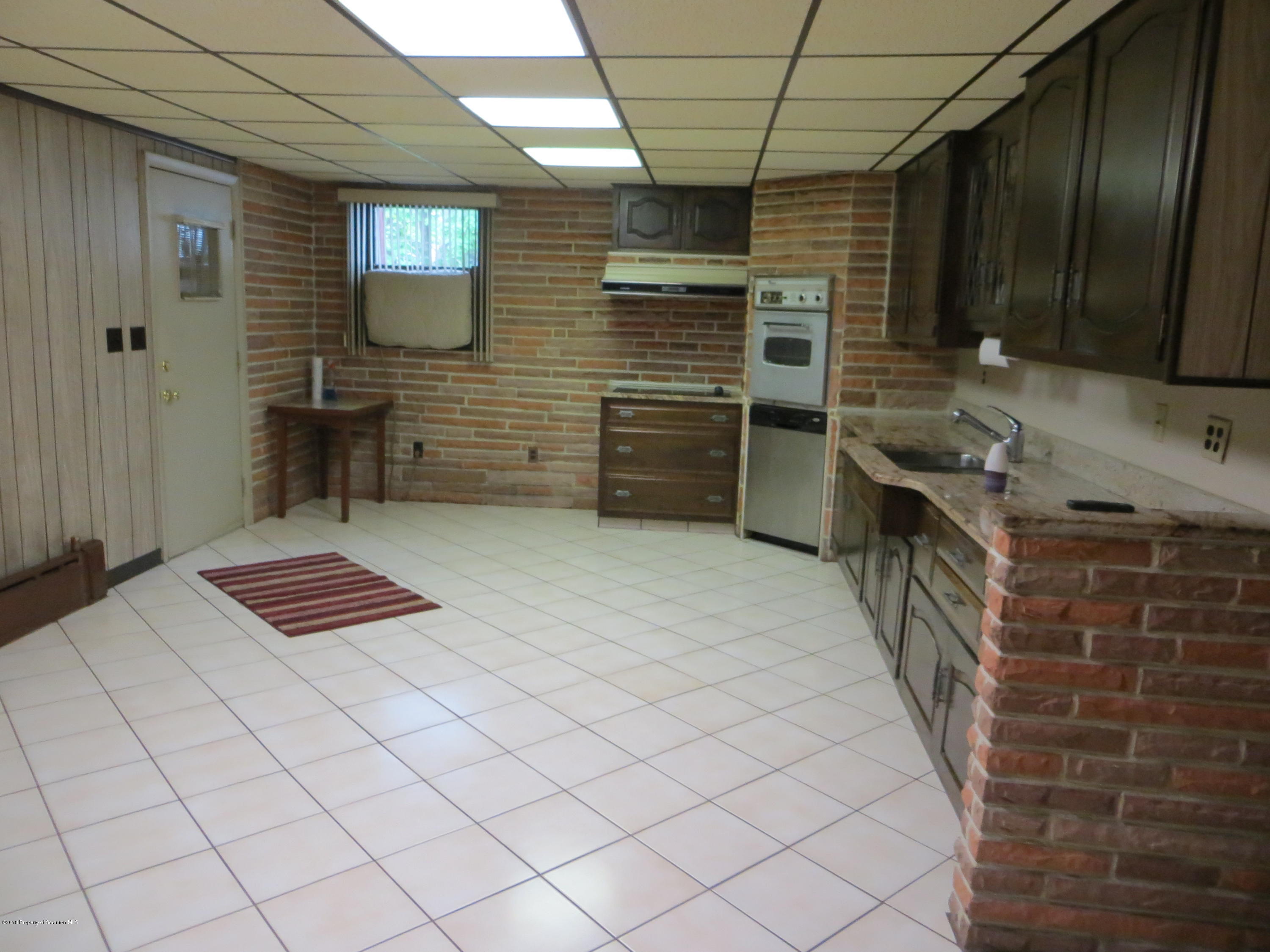 207 Main Street Moosic, PA 18507 - Photo 15 of 38