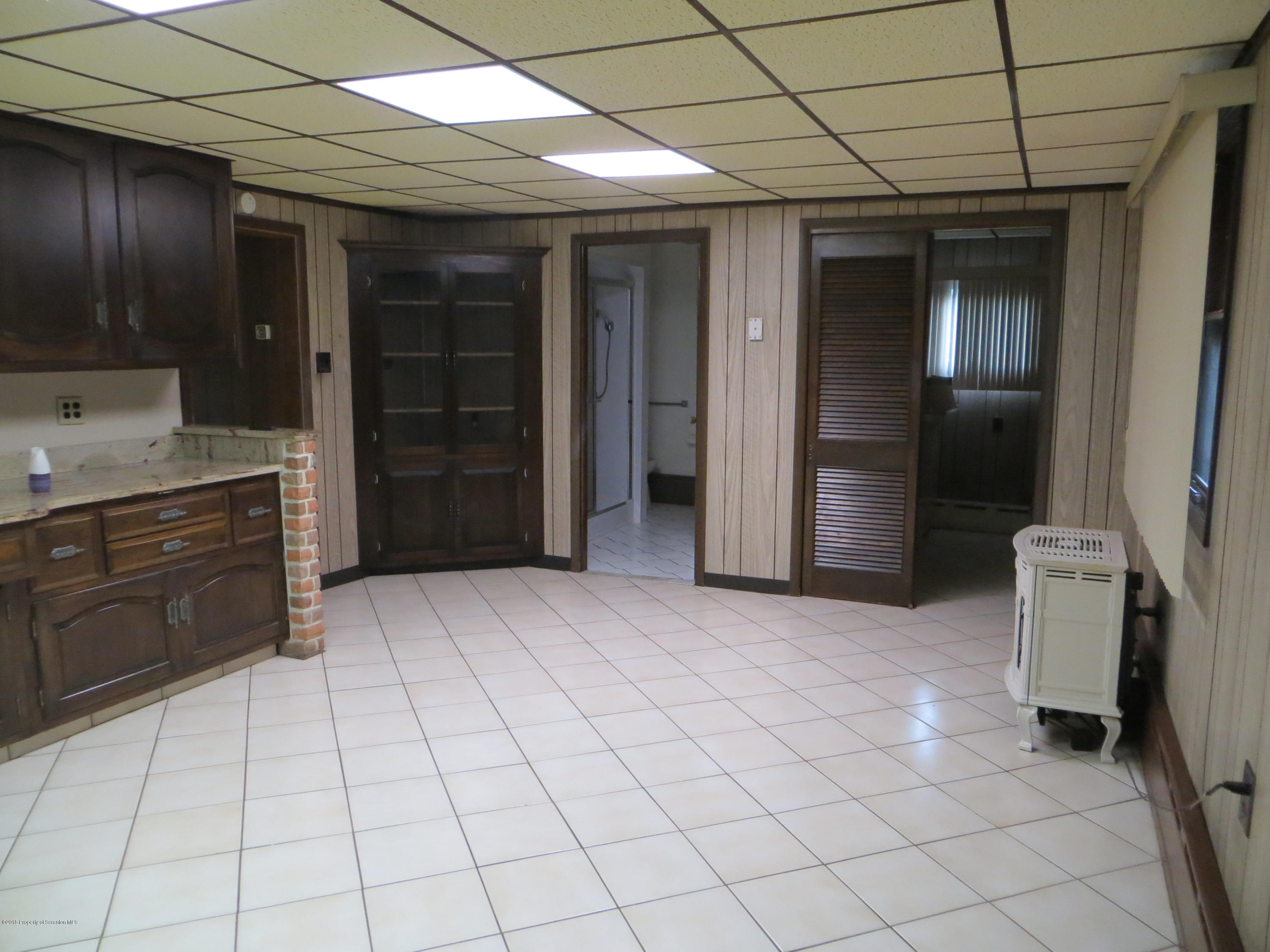 207 Main Street Moosic, PA 18507 - Photo 16 of 38