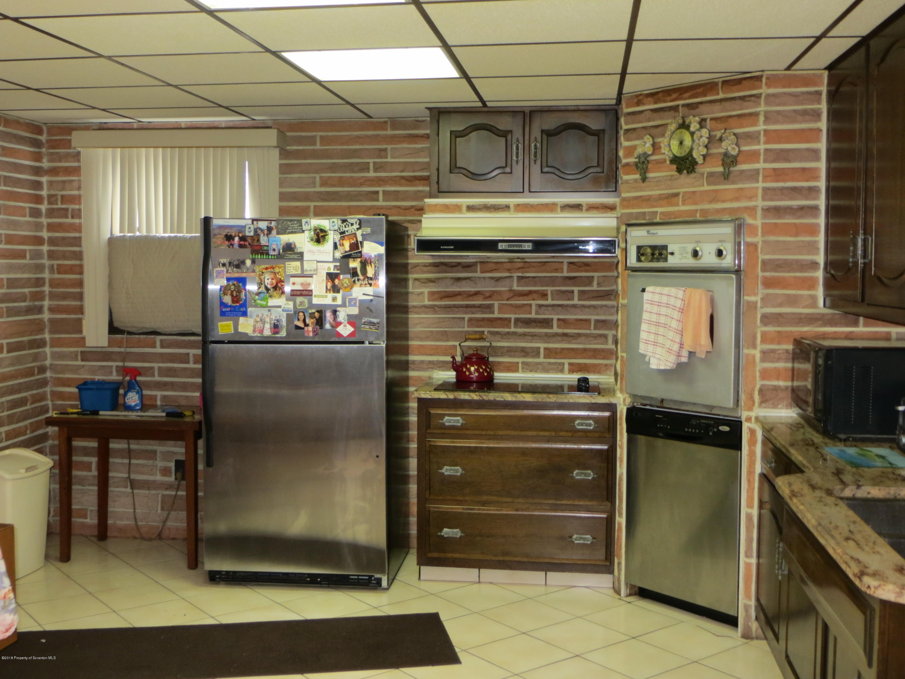 207 Main Street Moosic, PA 18507 - Photo 17 of 38