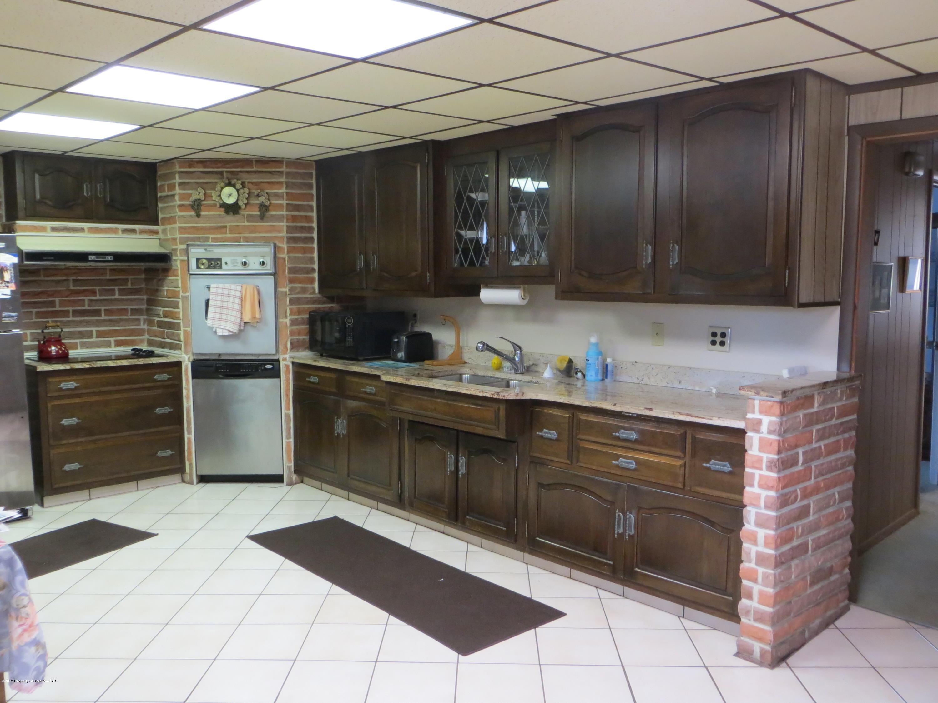 207 Main Street Moosic, PA 18507 - Photo 18 of 38