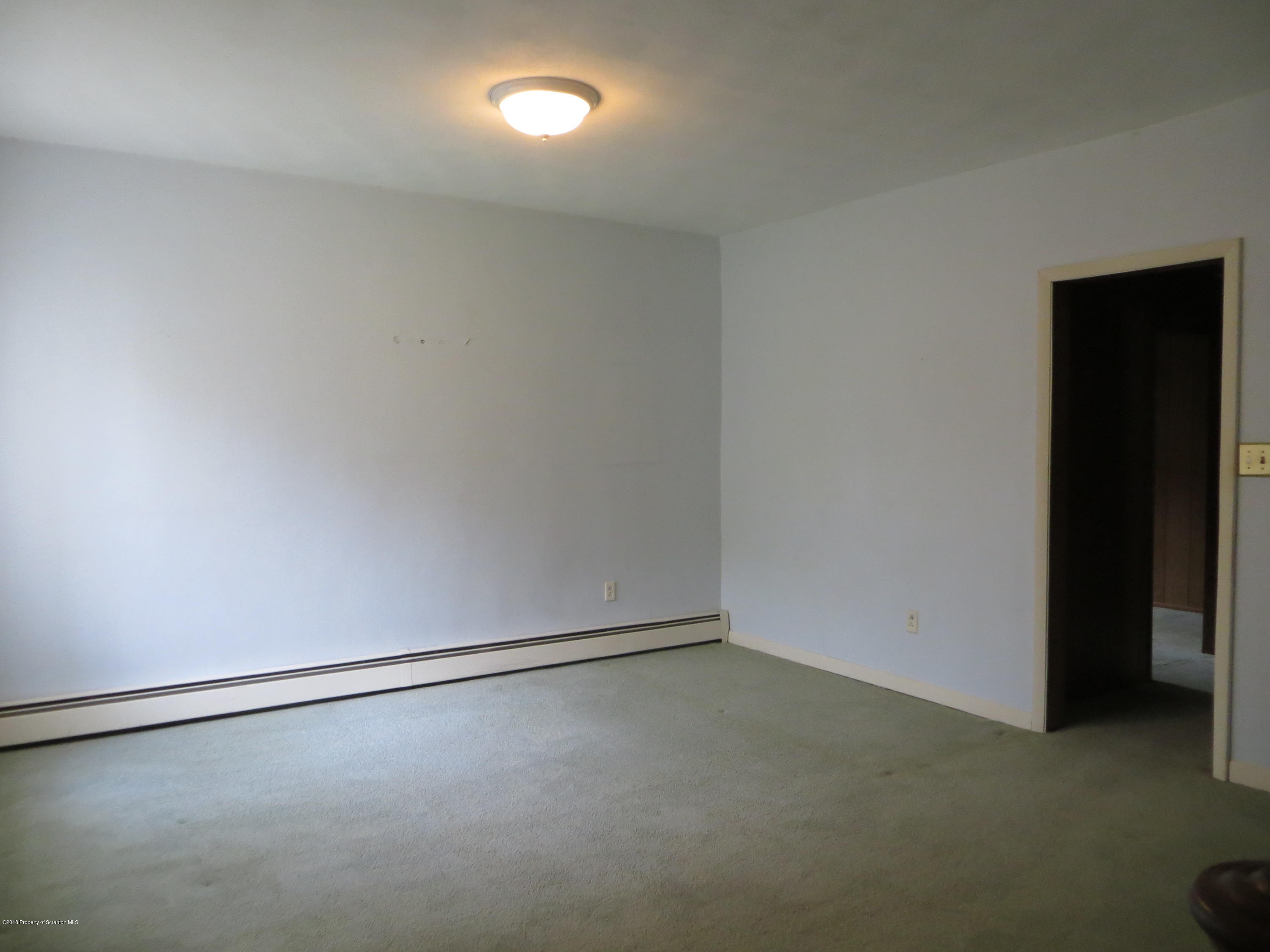 207 Main Street Moosic, PA 18507 - Photo 10 of 38