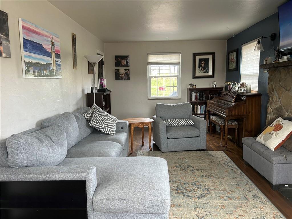 1070 Arbor Drive Pittsburgh, PA 15220 - Photo 3 of 35