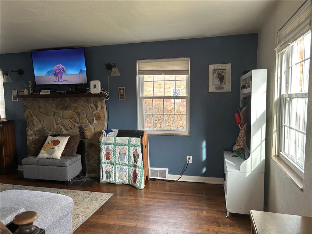 1070 Arbor Drive Pittsburgh, PA 15220 - Photo 5 of 35