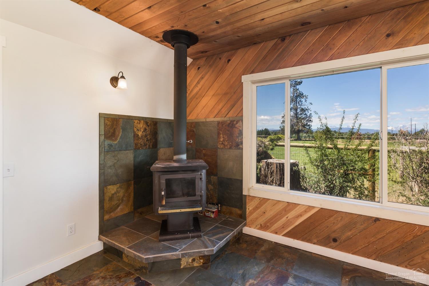 21721 Northeast Butler Market Road Bend, OR 97701 - Photo 8 of 24 Additional Photo