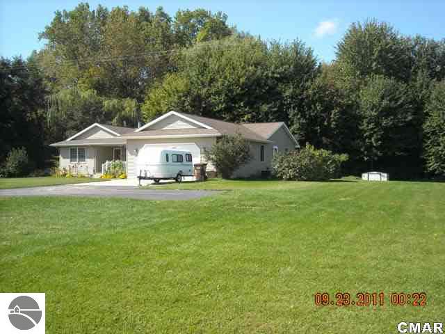 8710 South Loomis Road Shepherd, MI 48883 - Photo 16 of 22 1772958-15.JPG
