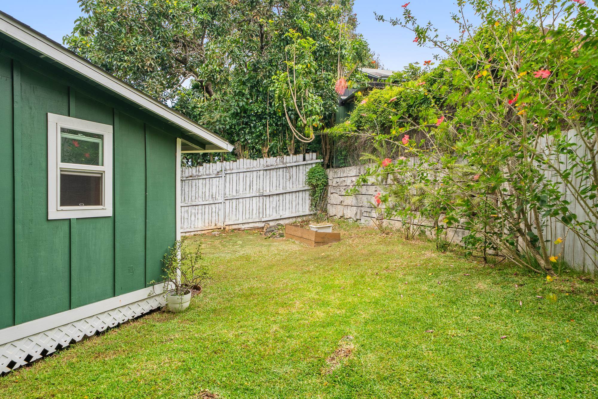 323 West Kuiaha Road Haiku, HI 96708 - Photo 18 of 30 a view of a backyard